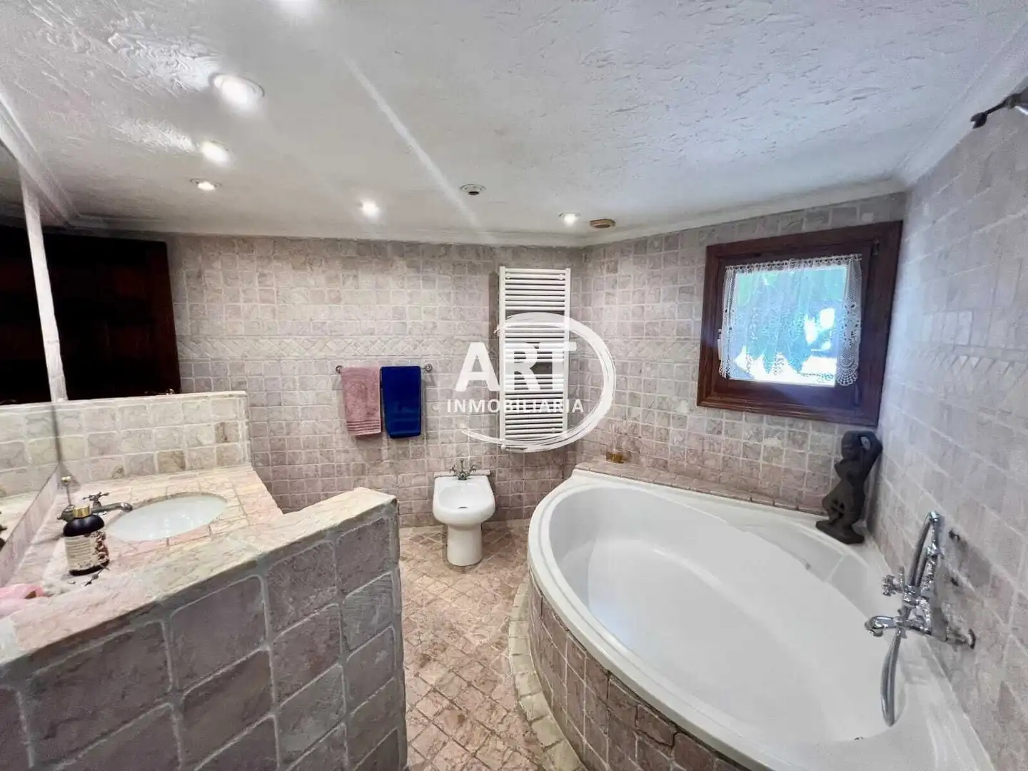 Bathroom of Houses for sale in L'Eliana  with Air Conditioner, Heating and Private garden