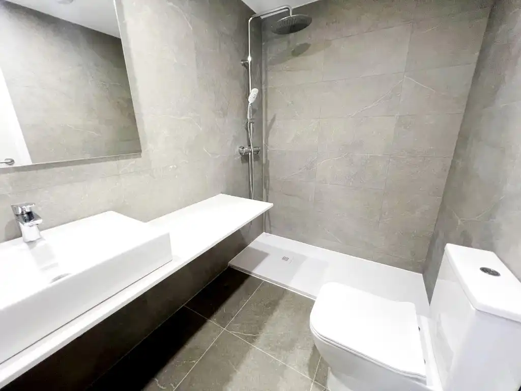 Baño de Piso de alquiler en Alcalá de Henares con Terraza, Trastero y Domótica