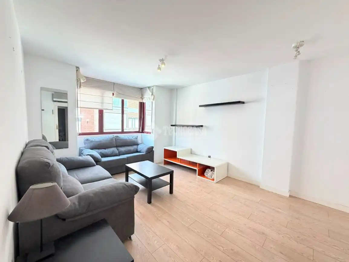 Vista exterior de Piso en venta en Madrid con Aire acondicionado y Amueblado