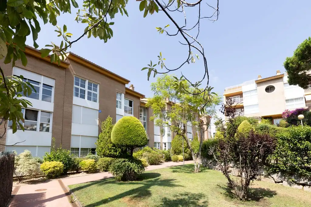 Außenansicht von Wohnung zur Miete in Sant Andreu de Llavaneres mit Schwimmbad