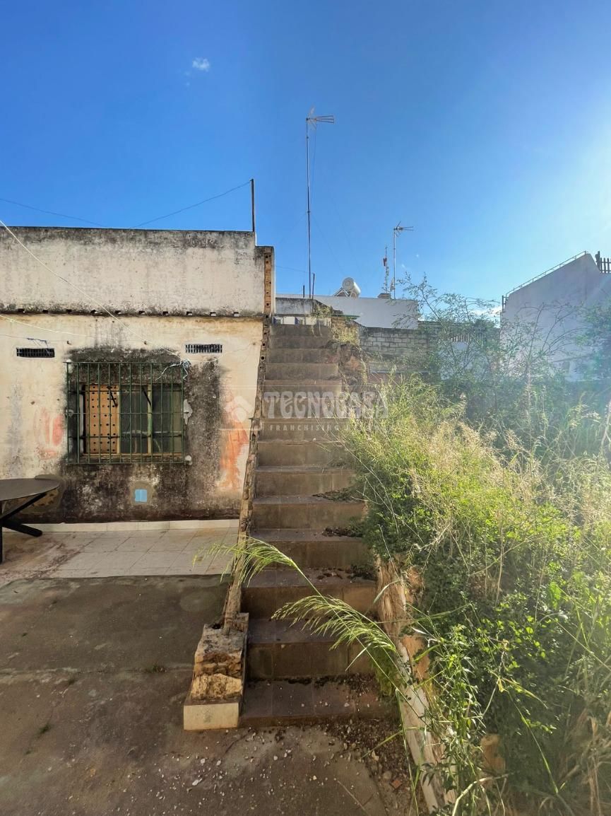 Vista exterior de Casa adosada en venda en Alcalá de Guadaira amb Terrassa