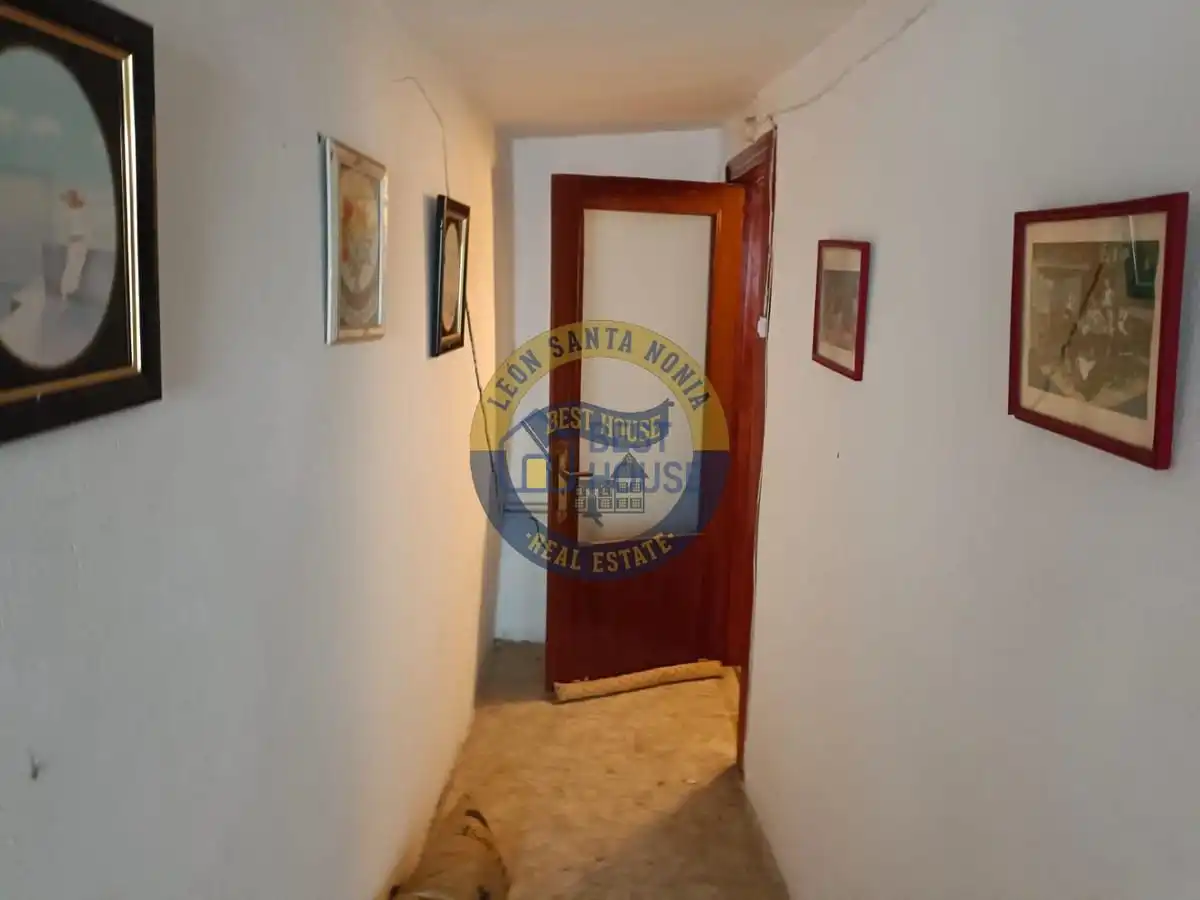 Finca rústica en venta en León Capital  con Calefacción y Parquet