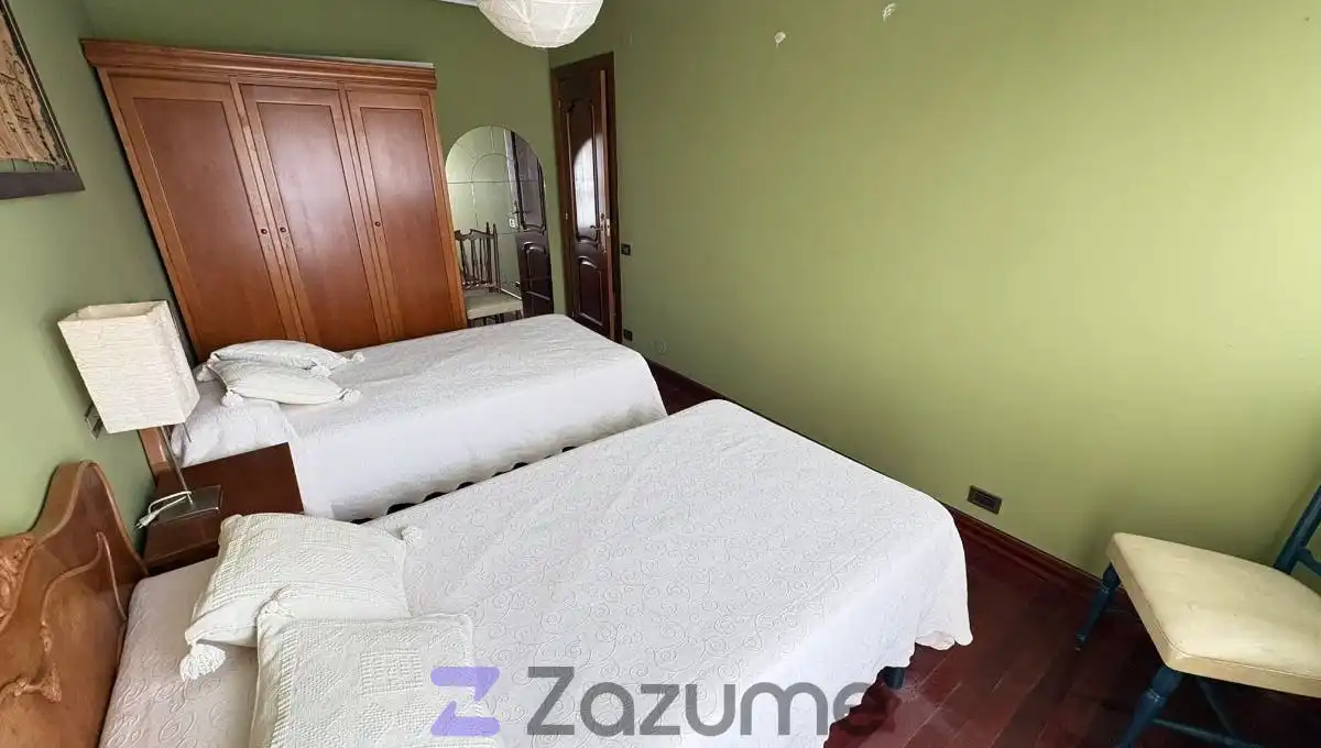 Habitación de Dúplex de alquiler en Noja con Jardín privado, Terraza y Piscina