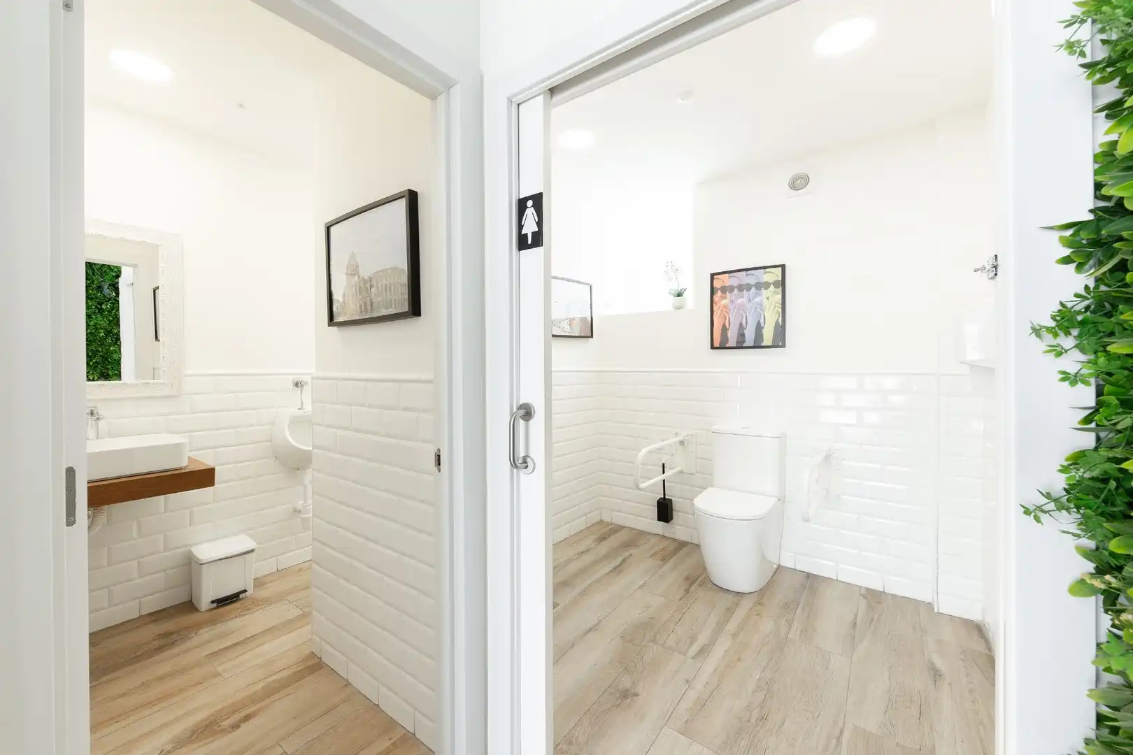 Badezimmer von Geschaftsraum zum Verkauf in  Palma de Mallorca mit Klimaanlage, Terrasse und Möbliert