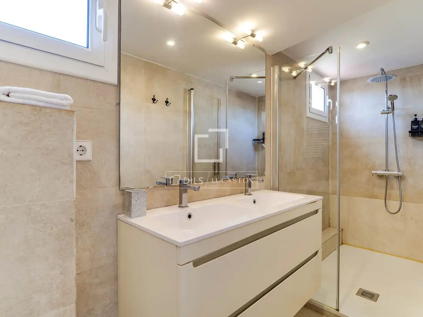 Baño de Ático en venta en Barcelona con Aire acondicionado, Calefacción y Terraza