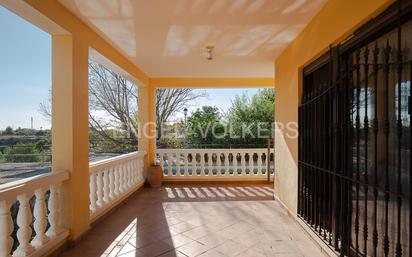 Vista exterior de Casa o xalet en venda en Vila-real amb Terrassa i Piscina