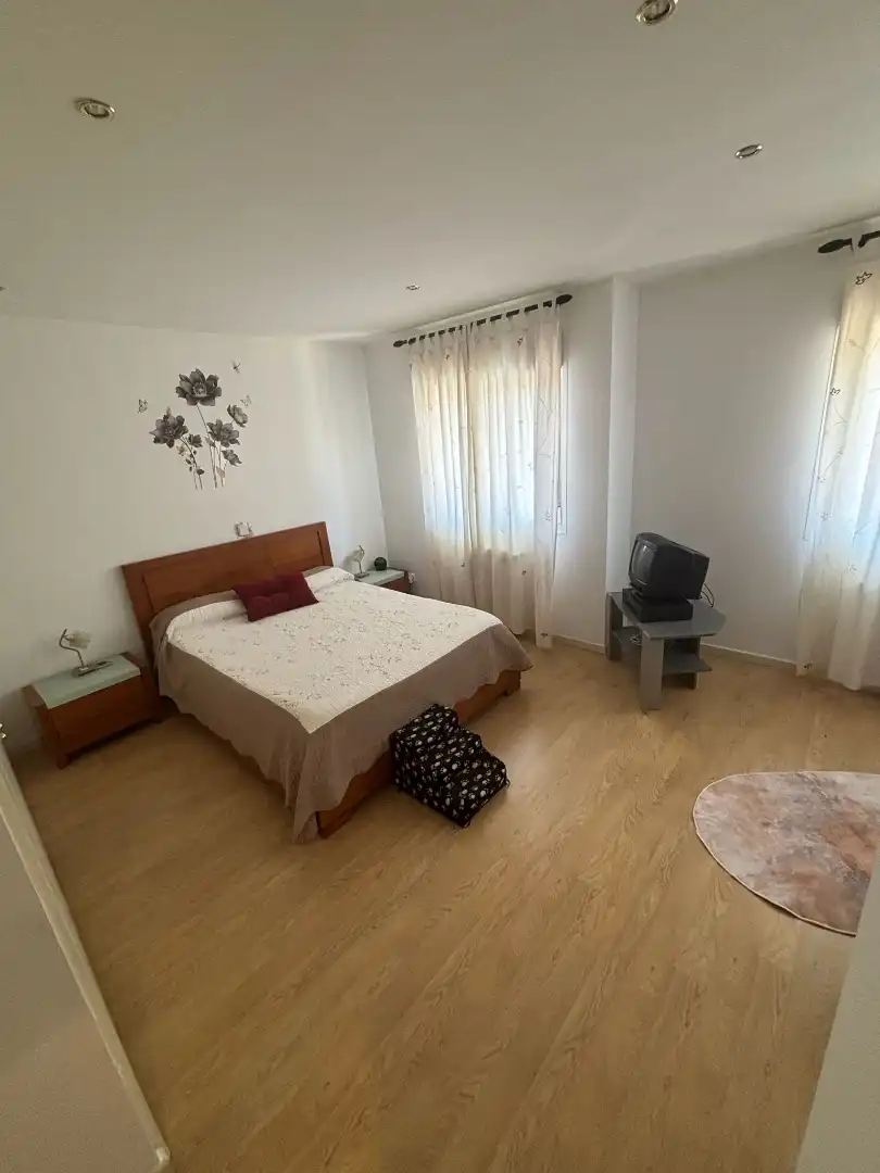 Dormitori de Casa adosada en venda en Valdemoro amb Aire condicionat i Piscina