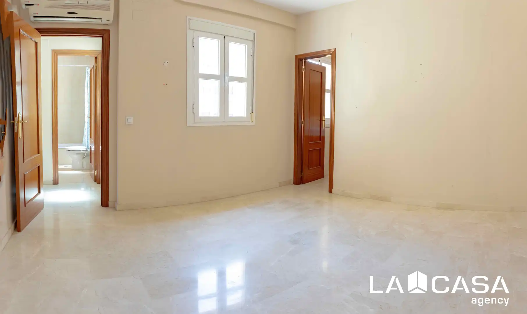 Sala d'estar de Casa adosada en venda en Dos Hermanas amb Terrassa, Traster i Balcó