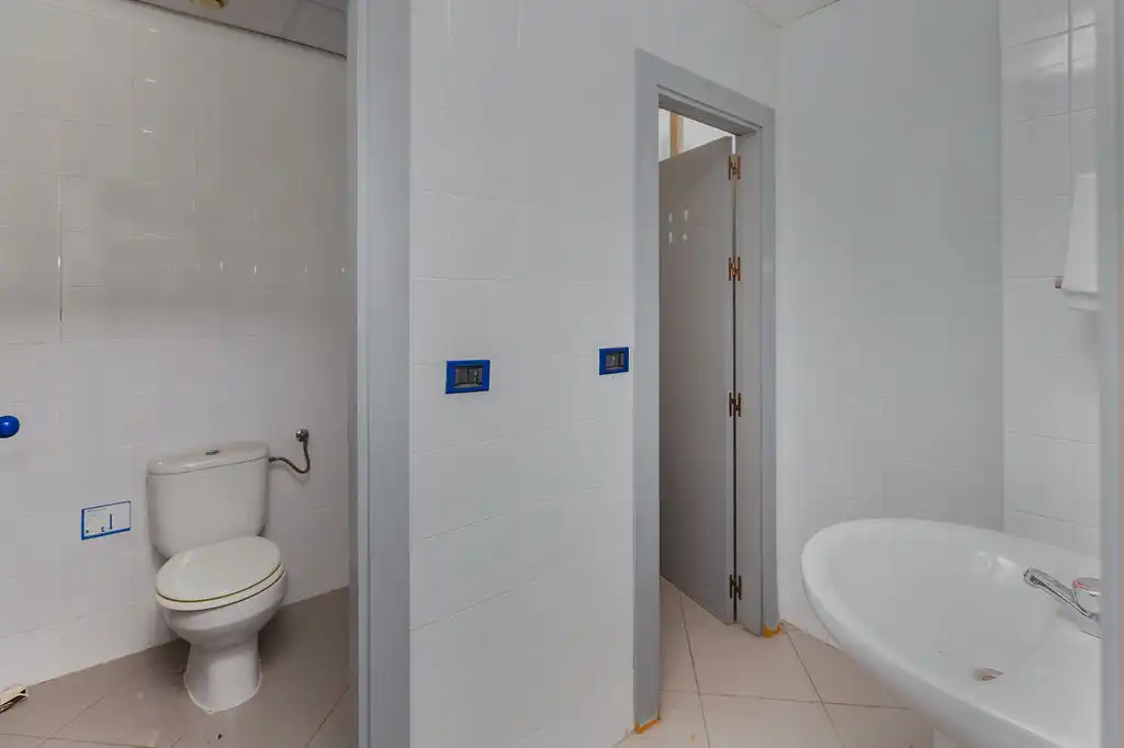 Badezimmer von Geschaftsraum zur Miete in Almería