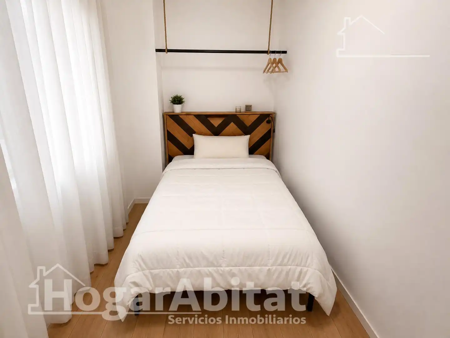 Bedroom of Flat for sale in Valencia  with Air Conditioner, Heating and Parquet flooring