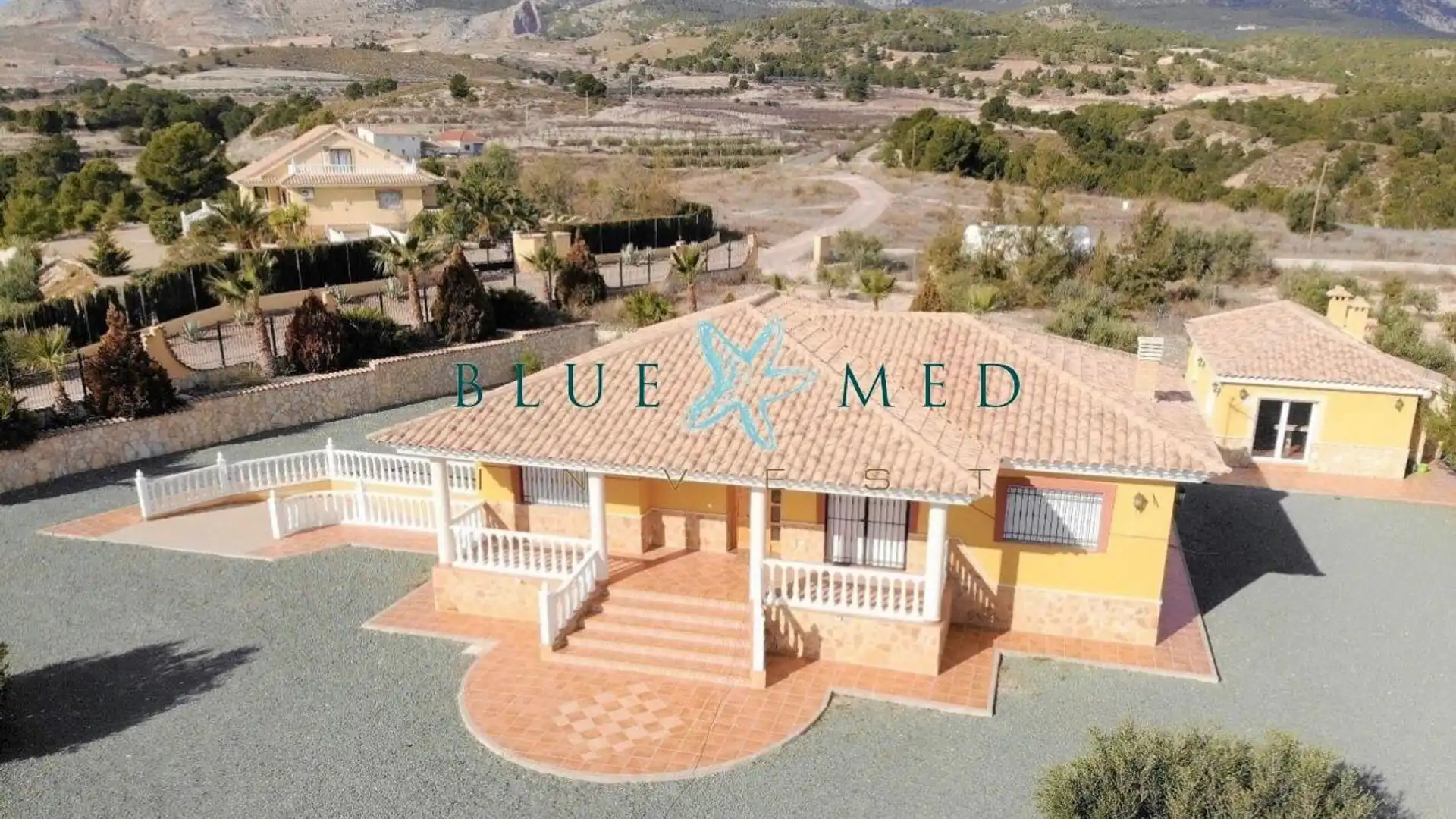 Vista exterior de Casa o xalet en venda en Lorca amb Jardí privat, Terrassa i Moblat