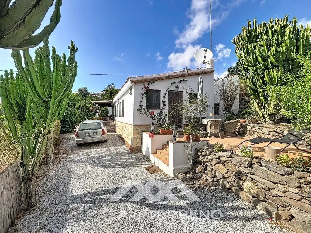 Außenansicht von Haus zum Verkauf in Vélez-Málaga mit Klimaanlage und Terrasse