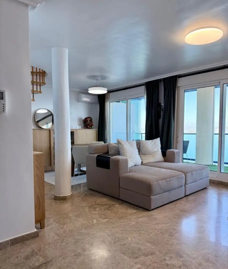Wohnzimmer von Dachboden zum Verkauf in La Manga del Mar Menor mit Klimaanlage, Abstellraum und Möbliert