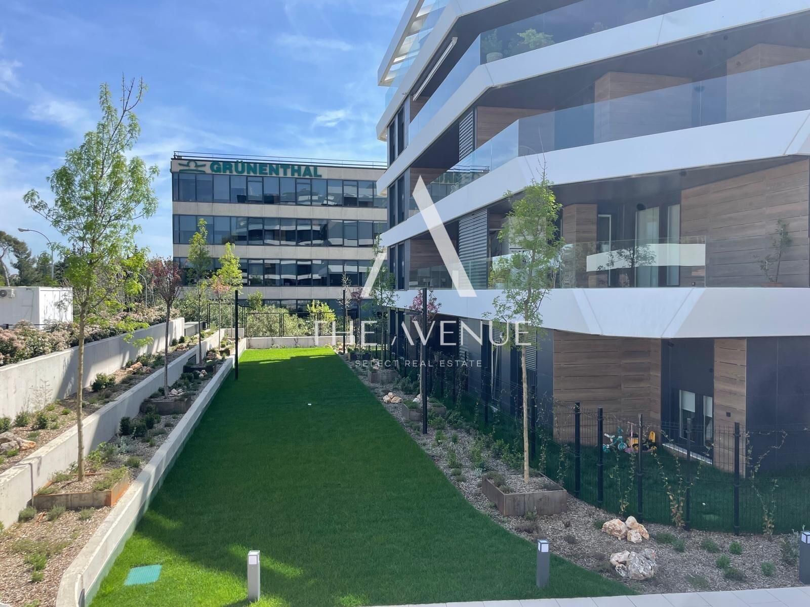 Vista exterior de Planta baixa en venda en  Madrid Capital amb Aire condicionat, Calefacció i Jardí privat