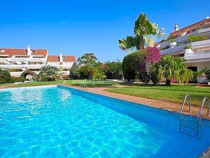 Piscina de Pis en venda en Puerto de la Cruz amb Aire condicionat, Terrassa i Moblat