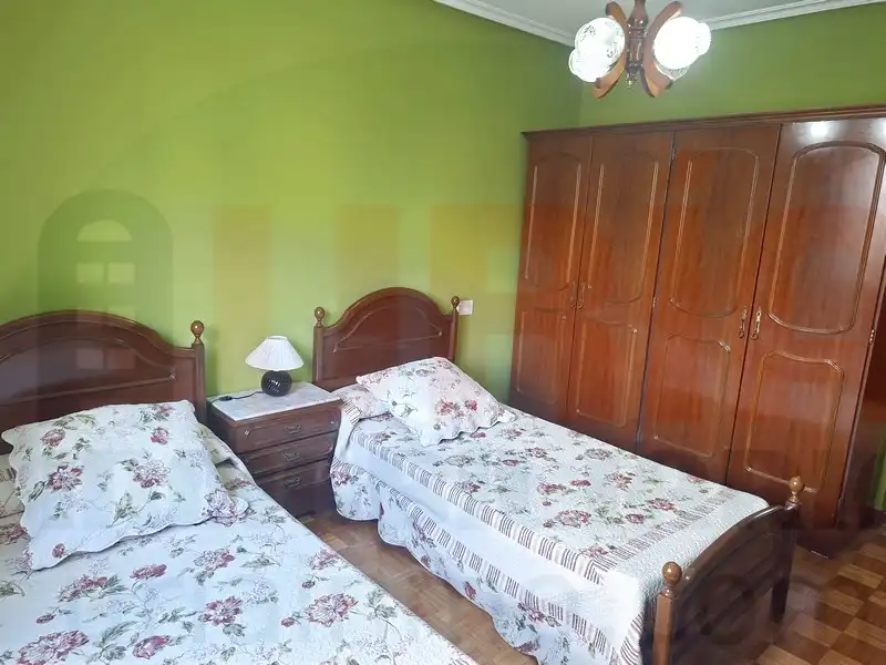 Habitación de Piso de alquiler en Oviedo  con Calefacción, Amueblado y Lavadora