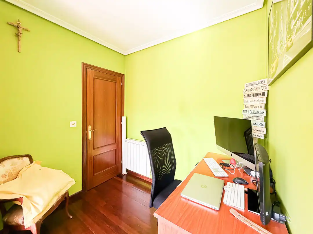 Habitación de Piso en venta en Santa Cruz de Bezana con Calefacción, Terraza y Trastero