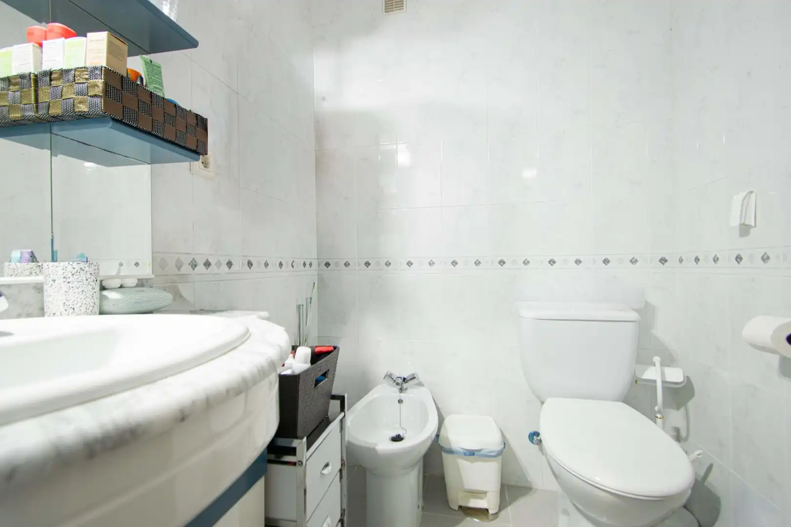 Badezimmer von Wohnung zum Verkauf in Sevilla mit Klimaanlage und Abstellraum