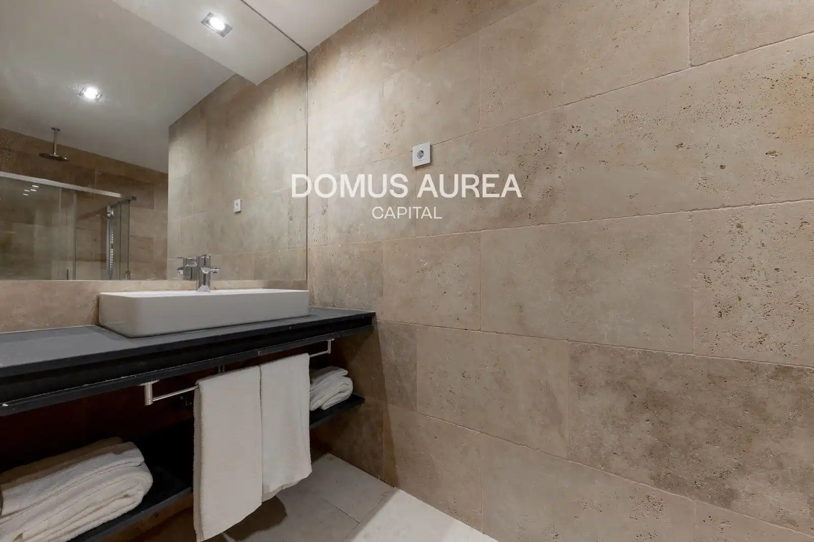 Baño de Ático de alquiler en Madrid con Aire acondicionado, Calefacción y Terraza