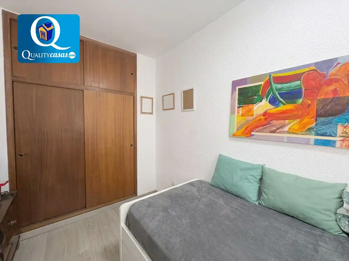Habitación de Apartamento en venta en Alicante / Alacant con Aire acondicionado y Balcón
