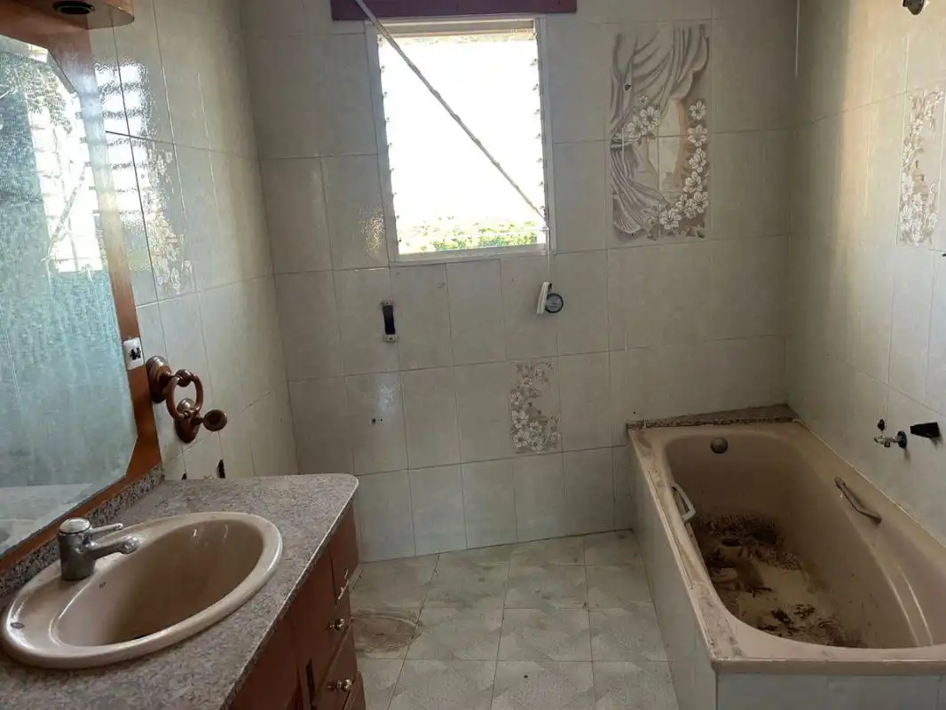 Bany de Casa adosada en venda en Orihuela amb Calefacció, Terrassa i Traster