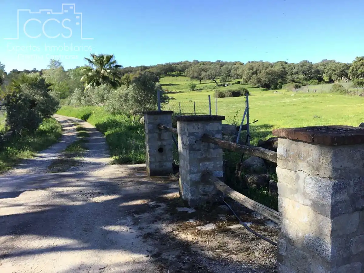 Finca rústica en venda en El Pedroso amb Traster, Piscina i Moblat