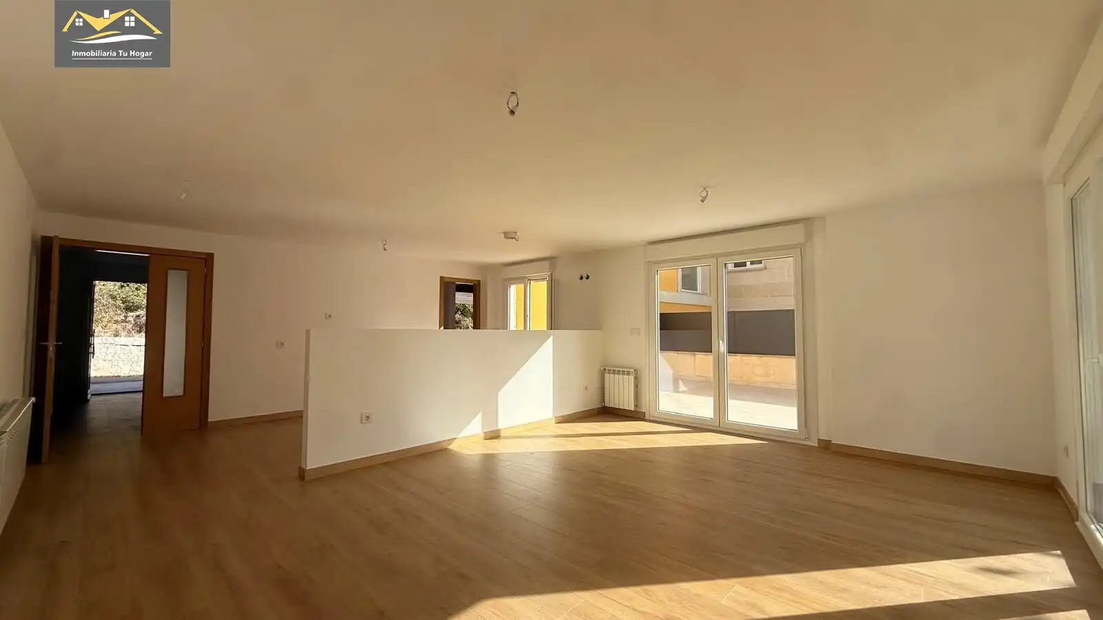Sala d'estar de Casa adosada en venda en Allariz amb Calefacció, Jardí privat i Terrassa