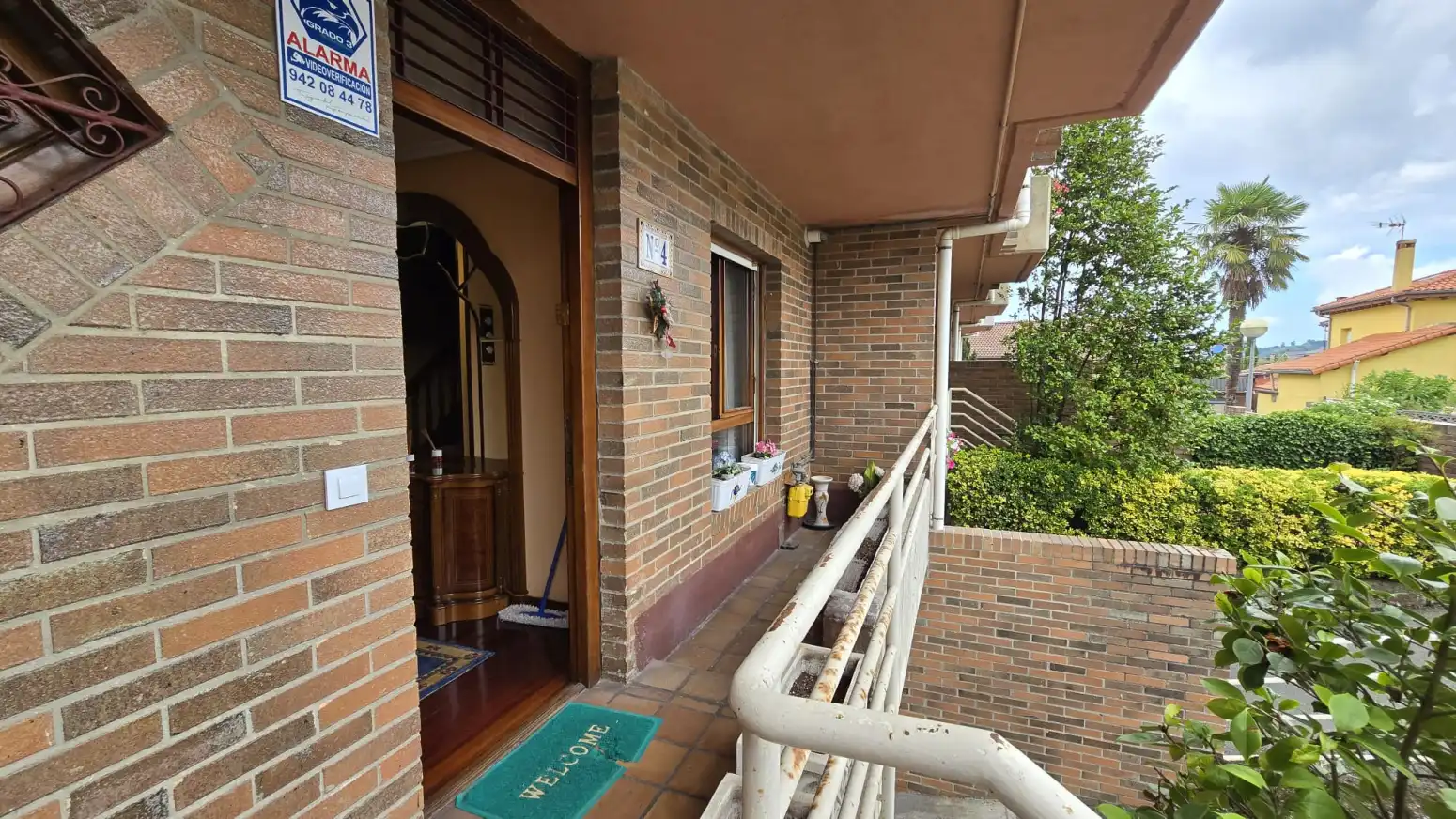 Terrassa de Casa adosada en venda en Torrelavega  amb Calefacció, Jardí privat i Parquet