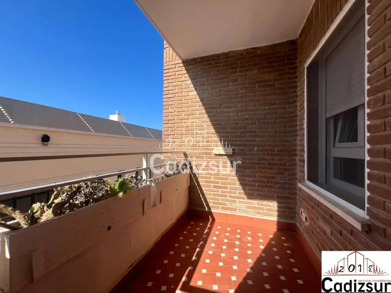 Exterior view of Flat for rent in  Cádiz Capital  with Terrace and Furnished