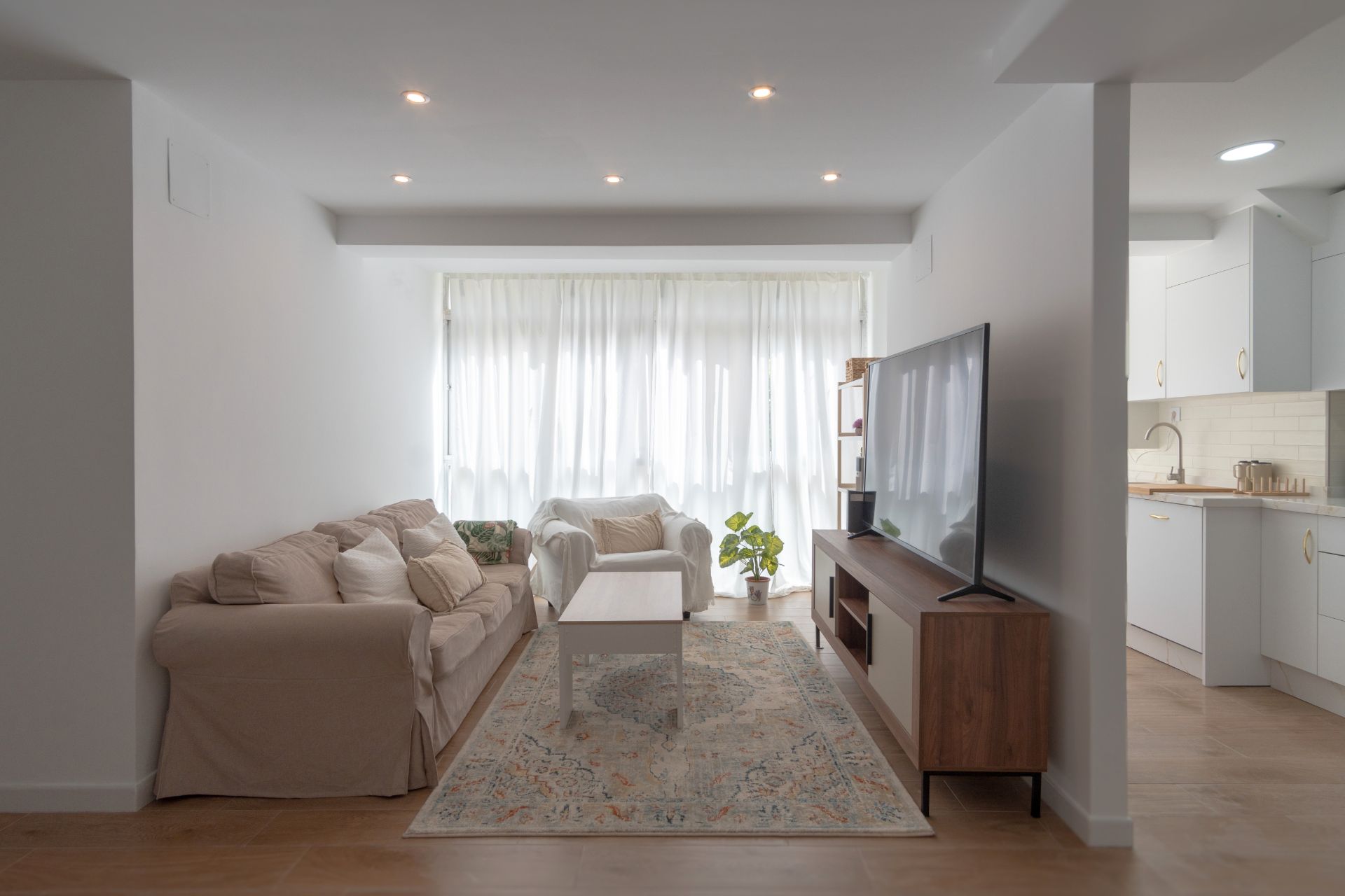 Living room of Flat for sale in Sanlúcar de Barrameda  with Oven, Microwave and Alarm