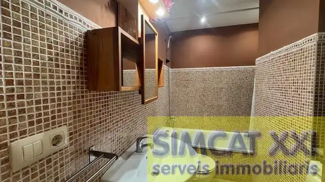 Badezimmer von Wohnung zum Verkauf in Sant Pere Pescador mit Klimaanlage, Terrasse und Gemeinschaftspool