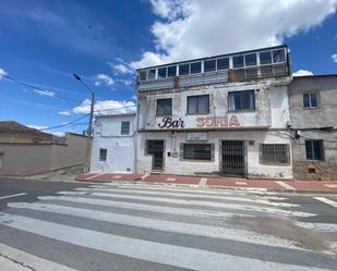 Vista exterior de Finca rústica en venda en Saelices amb Terrassa i Balcó