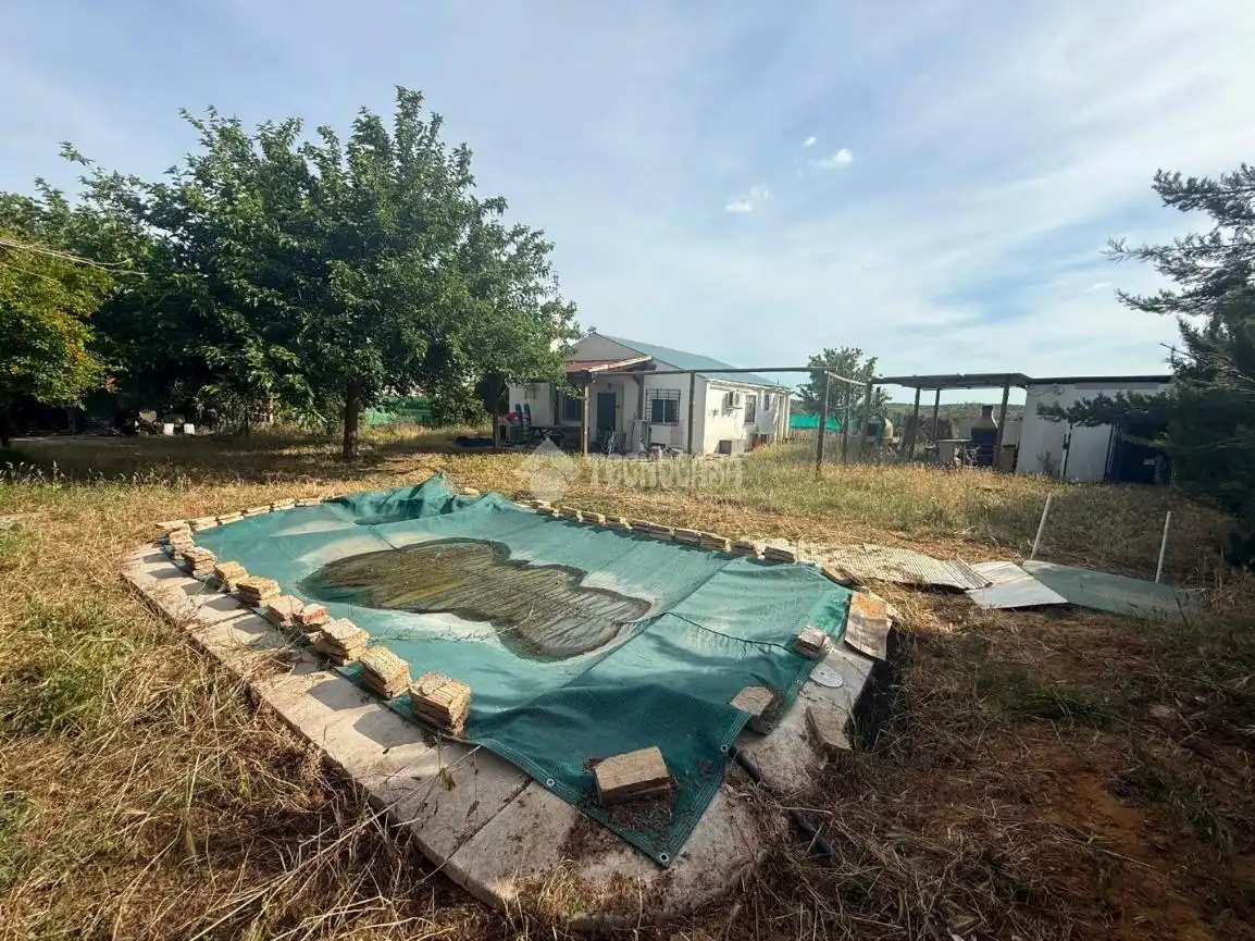Finca rústica en venta en Arahal con Calefacción y Piscina