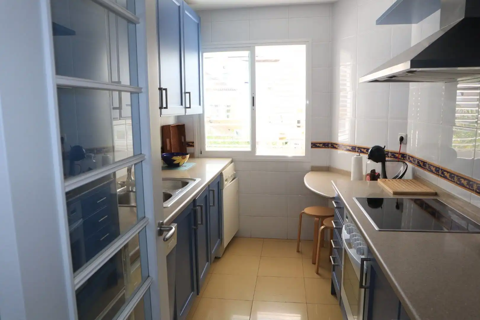 Cocina de Apartamento de alquiler en Marbella con Aire acondicionado, Amueblado y Piscina comunitaria