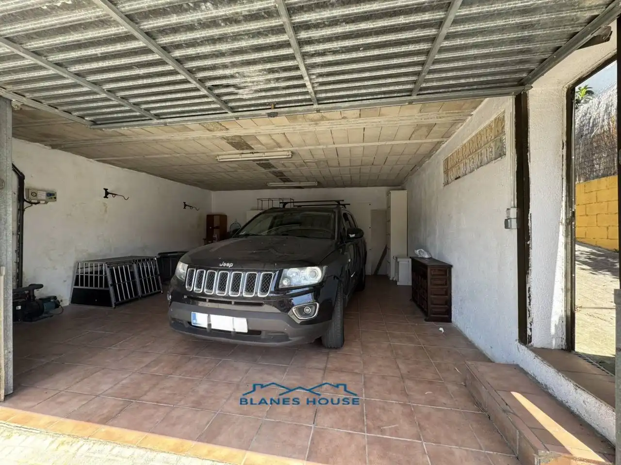 Aparcament de Casa o xalet en venda en Tordera amb Aire condicionat, Jardí privat i Terrassa