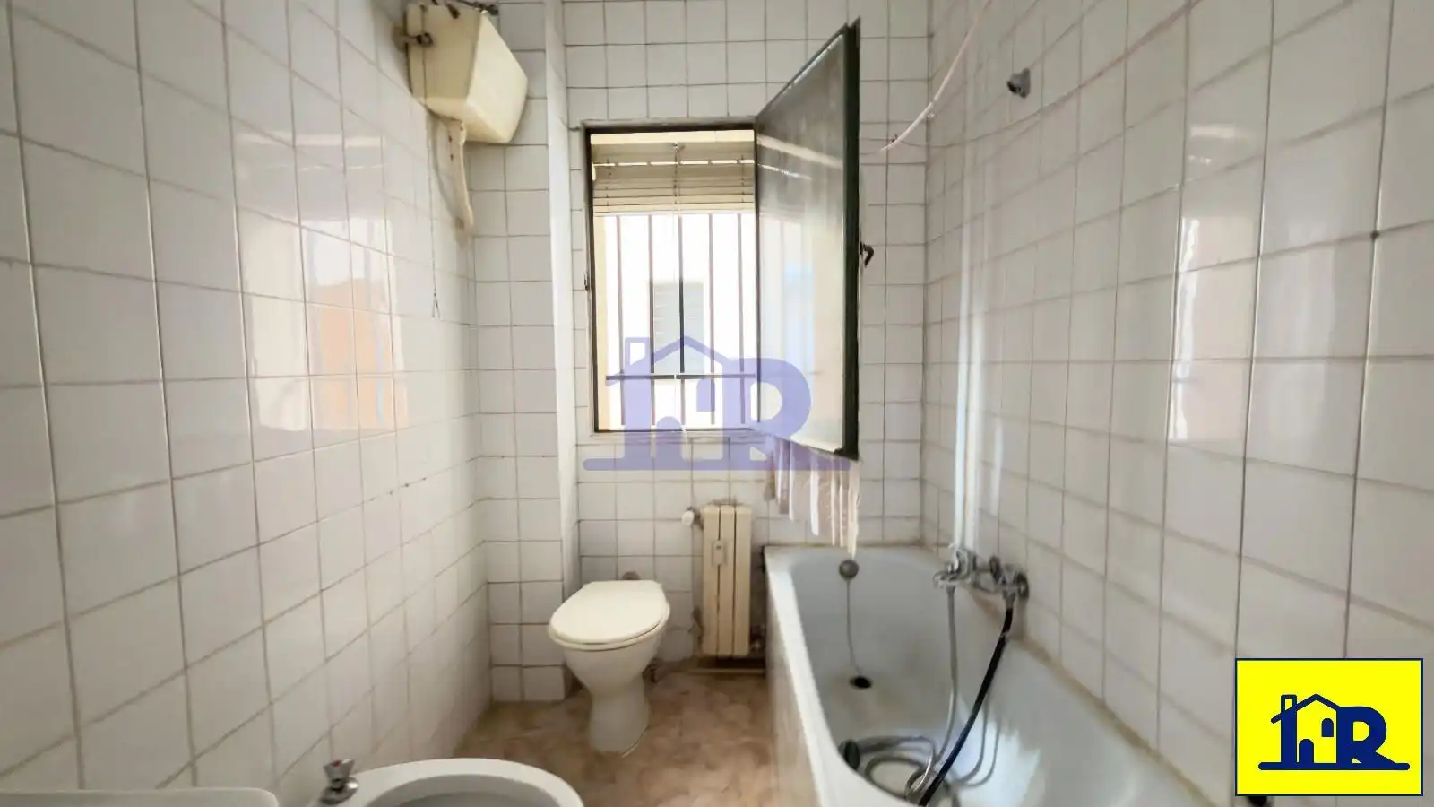 Baño de Piso en venta en Cuenca con Calefacción y Terraza