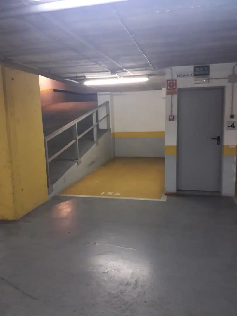 Garaje de alquiler en Carrer de Girona, 164, Dreta de l'Eixample