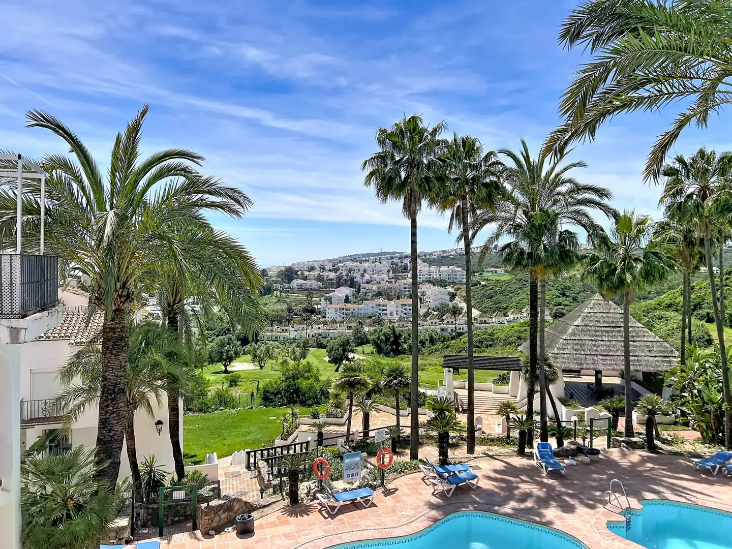 Vista exterior de Apartamento en venta en Manilva con Aire acondicionado, Terraza y Amueblado