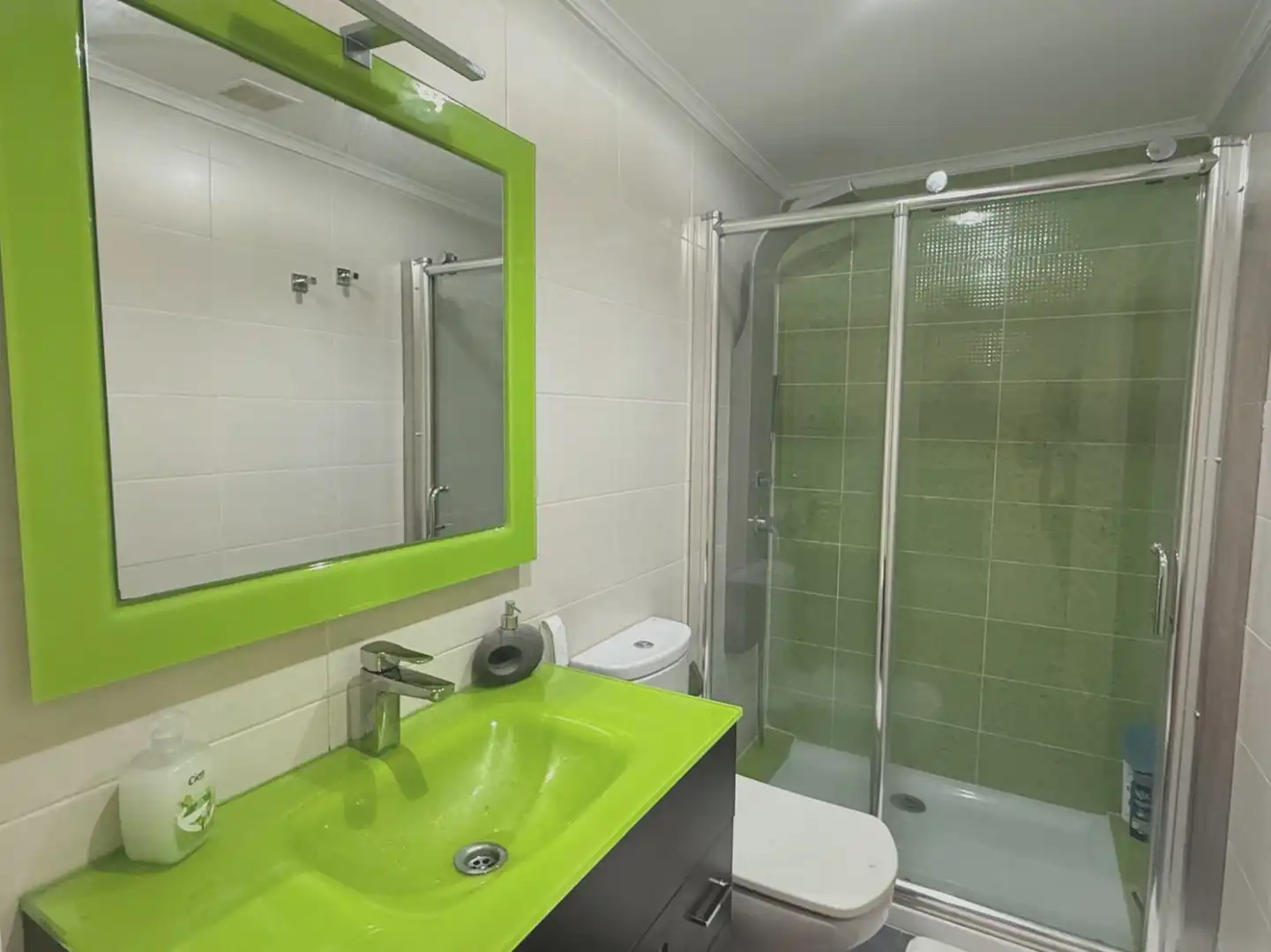 Baño de Piso en venta en Avilés con Calefacción, Terraza y Amueblado