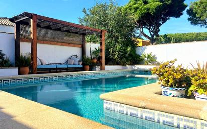 Piscina de Casa o xalet en venda en Chiclana de la Frontera amb Aire condicionat, Calefacció i Jardí privat