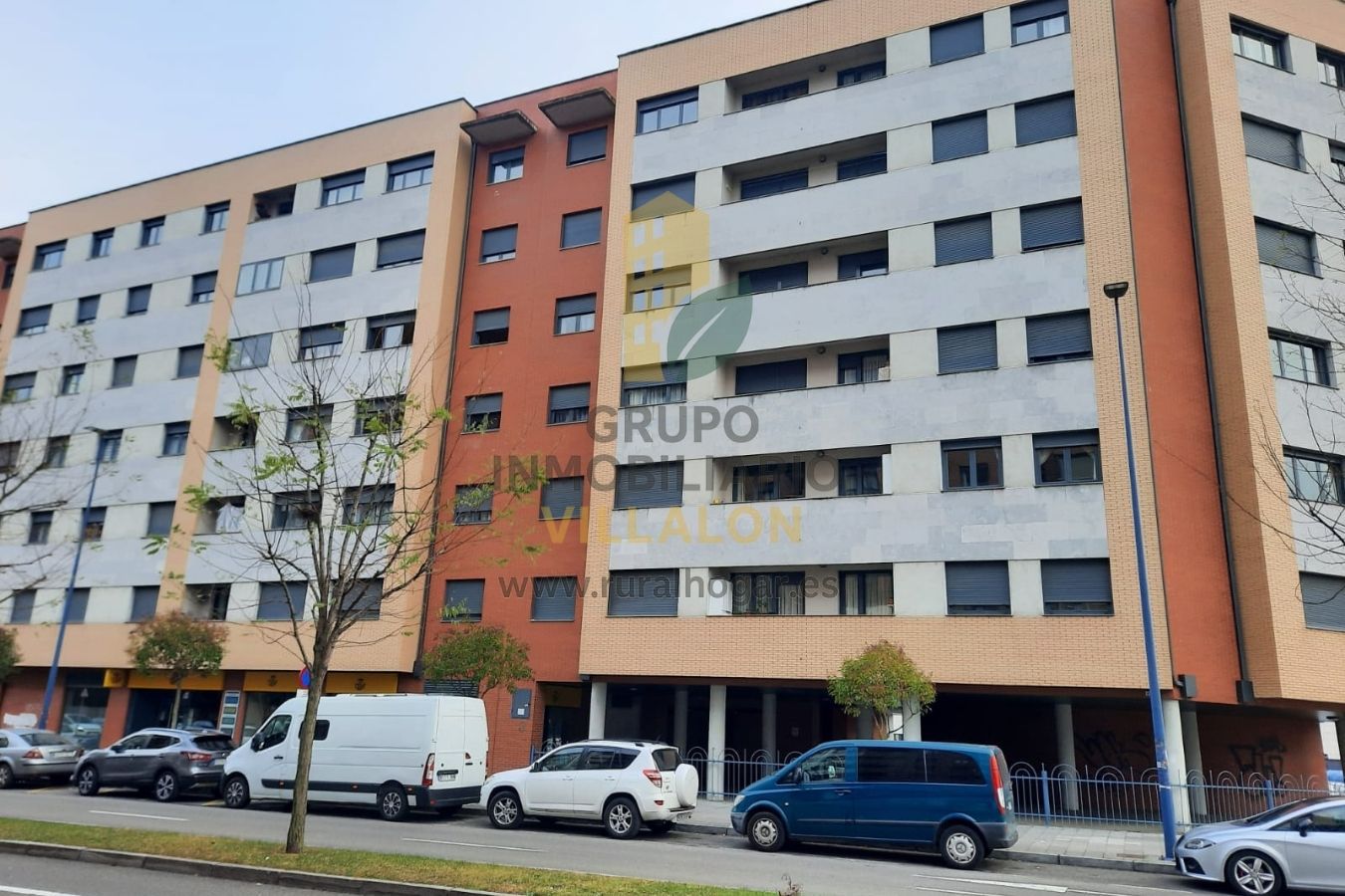 Vista exterior de Pis en venda en León Capital  amb Calefacció i Terrassa