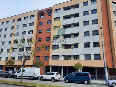 Piso con ascensor en venta en Avenida País Leonés 3