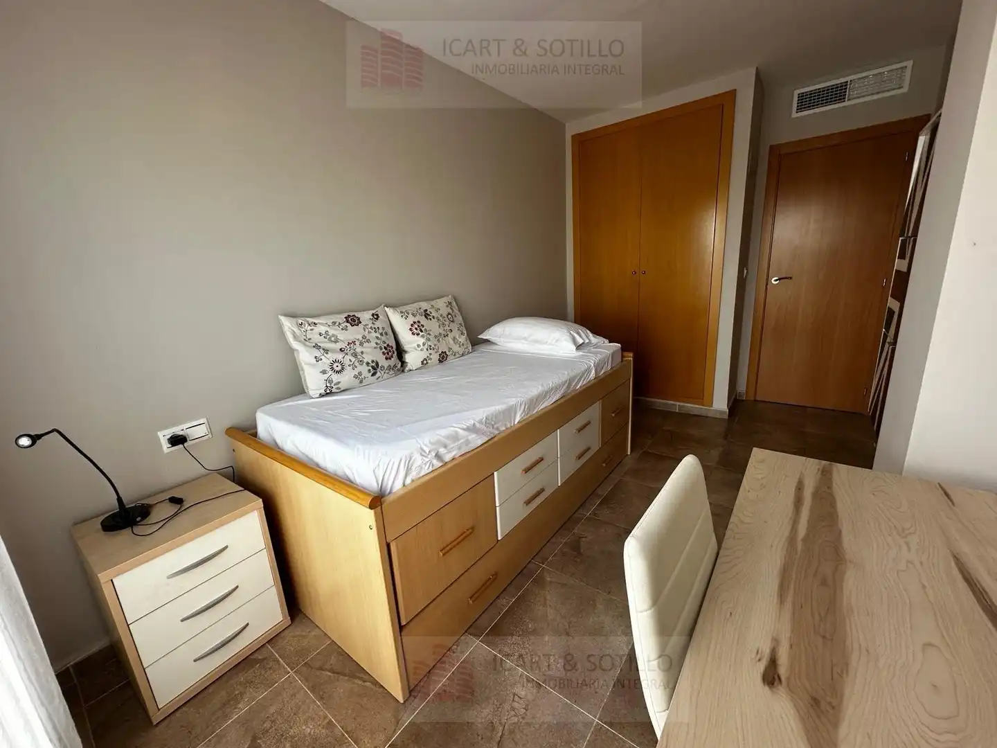 Schlafzimmer von Dachboden zur Miete in San Jorge / Sant Jordi mit Klimaanlage, Heizung und Privatgarten