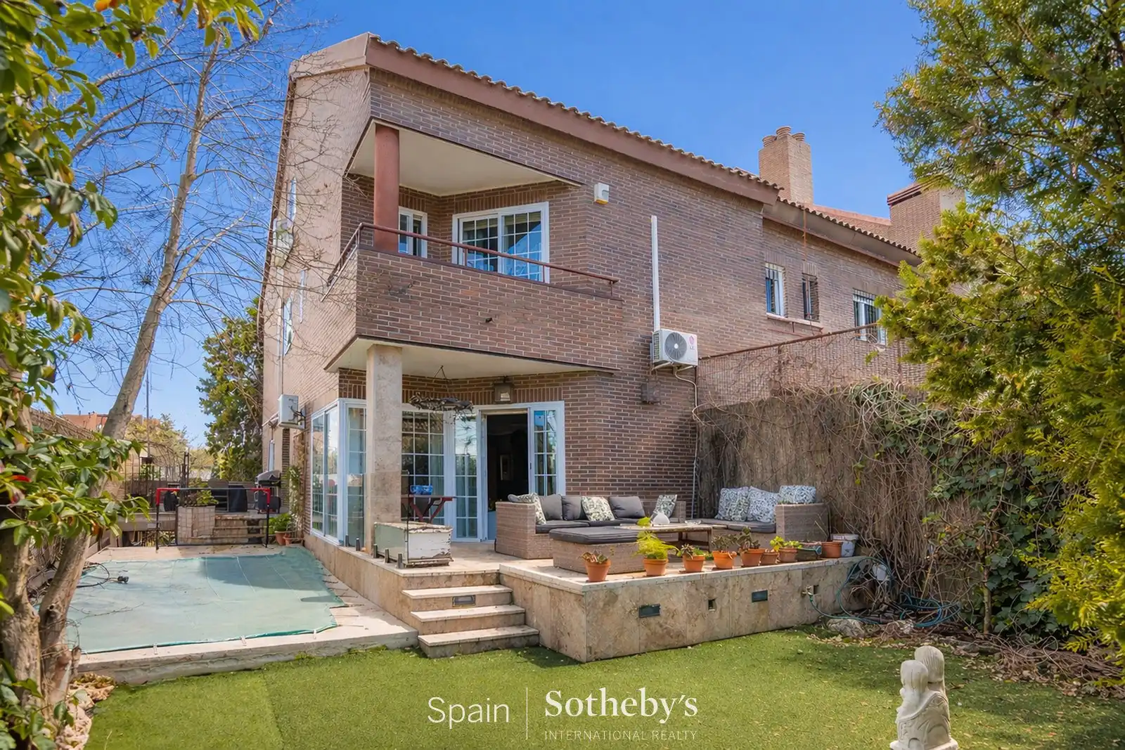Vista exterior de Casa adosada en venda en  Madrid Capital amb Aire condicionat, Calefacció i Jardí privat