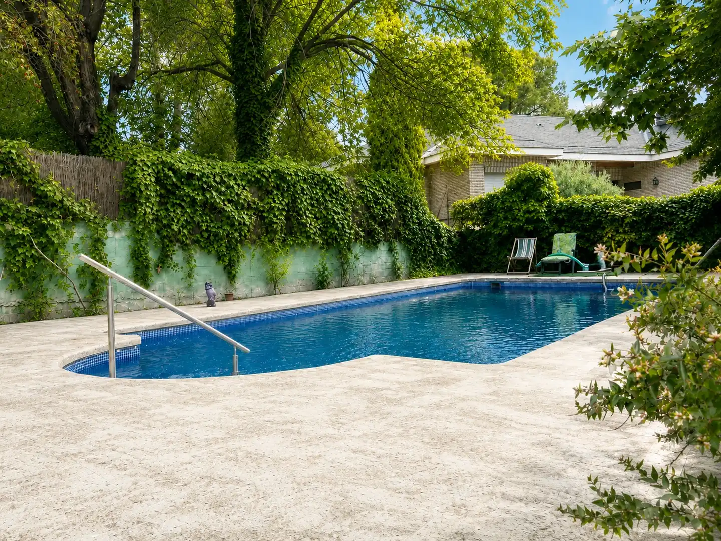 Swimming pool of Houses for sale in Madrid  with Heating, Private garden and Parquet flooring