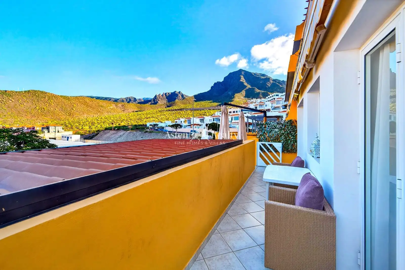 Vista exterior de Apartamento en venta en Adeje con Terraza, Piscina y Amueblado