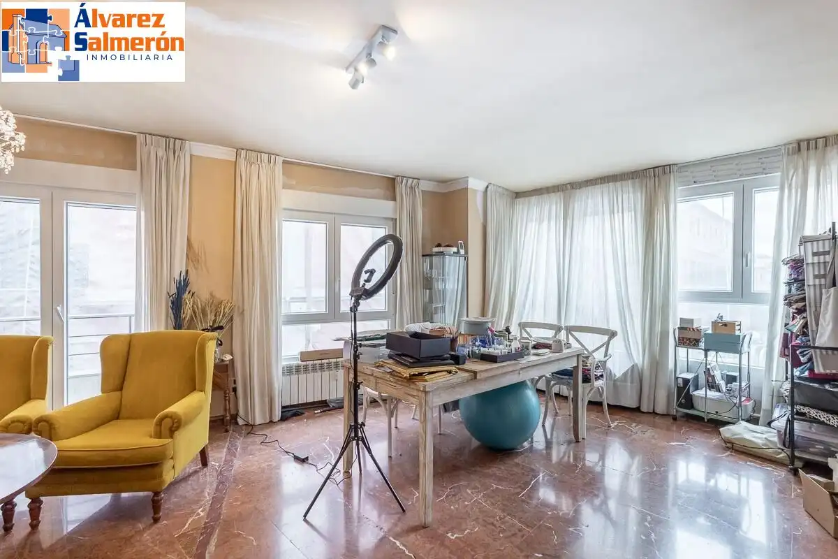 Sala d'estar de Pis en venda en Granada amb Traster