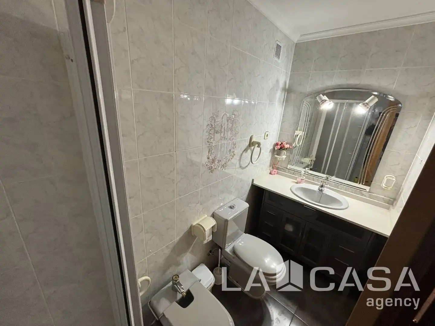 Bathroom of Flat for rent in Montequinto  with Balcony