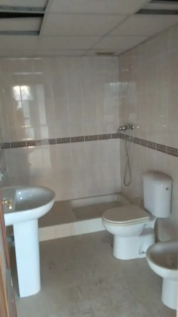 Baño de Oficina de alquiler en Alcalá de Guadaira