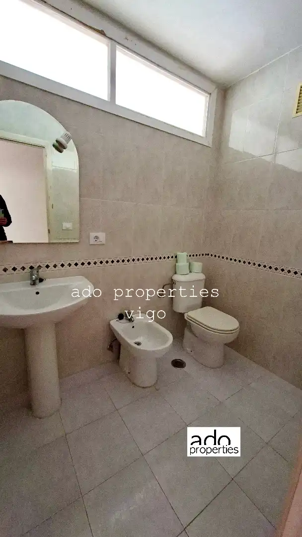 Baño de Piso en venta en Vigo  con Terraza y Trastero
